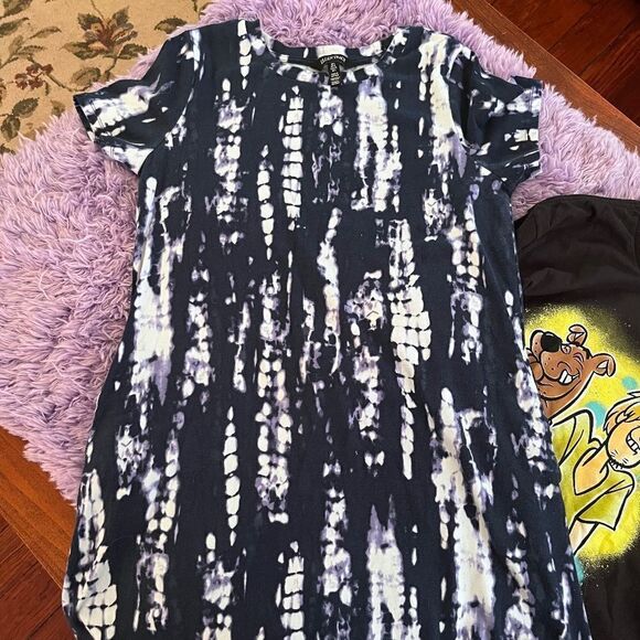 3pc Adult Lot Large 2 Dresses Summer & Scooby Doo Shirt (Scooby is NEW) - Picture 1 of 5